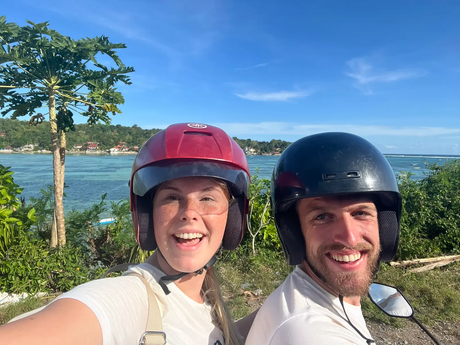 Mike en Quincy op een scooter door Bali