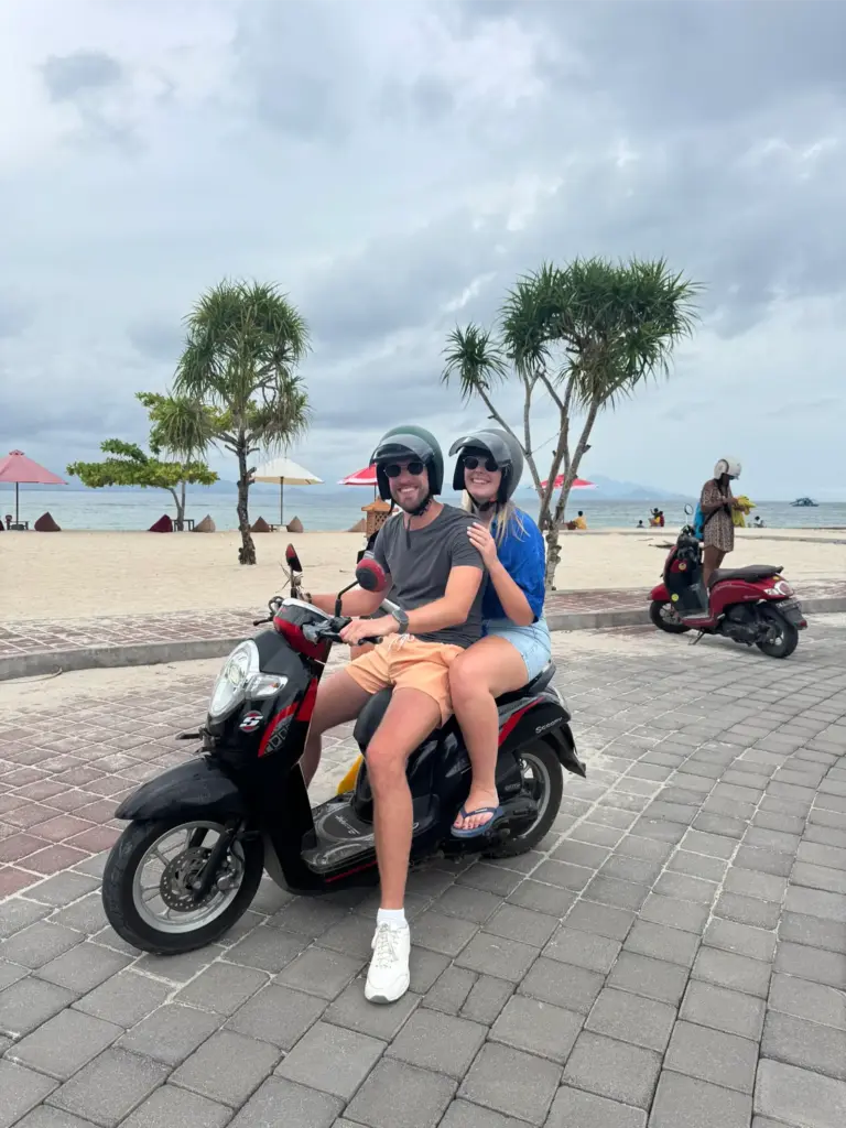 Scooteren door Nusa Lembongan